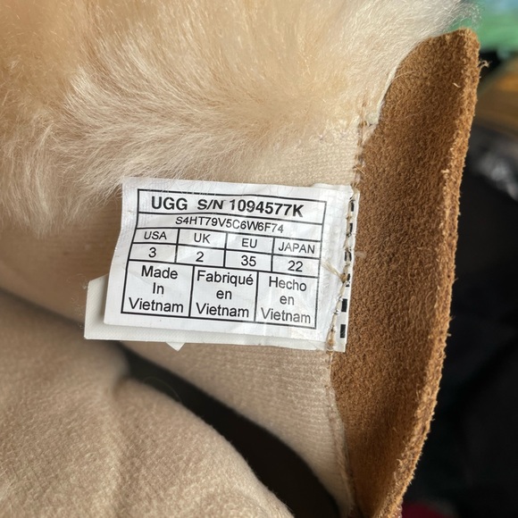 UGG NESSA Geuine Suede Leather Belted Bootie, US 3 EUC, Easy on-off w/zipper - Picture 9 of 9